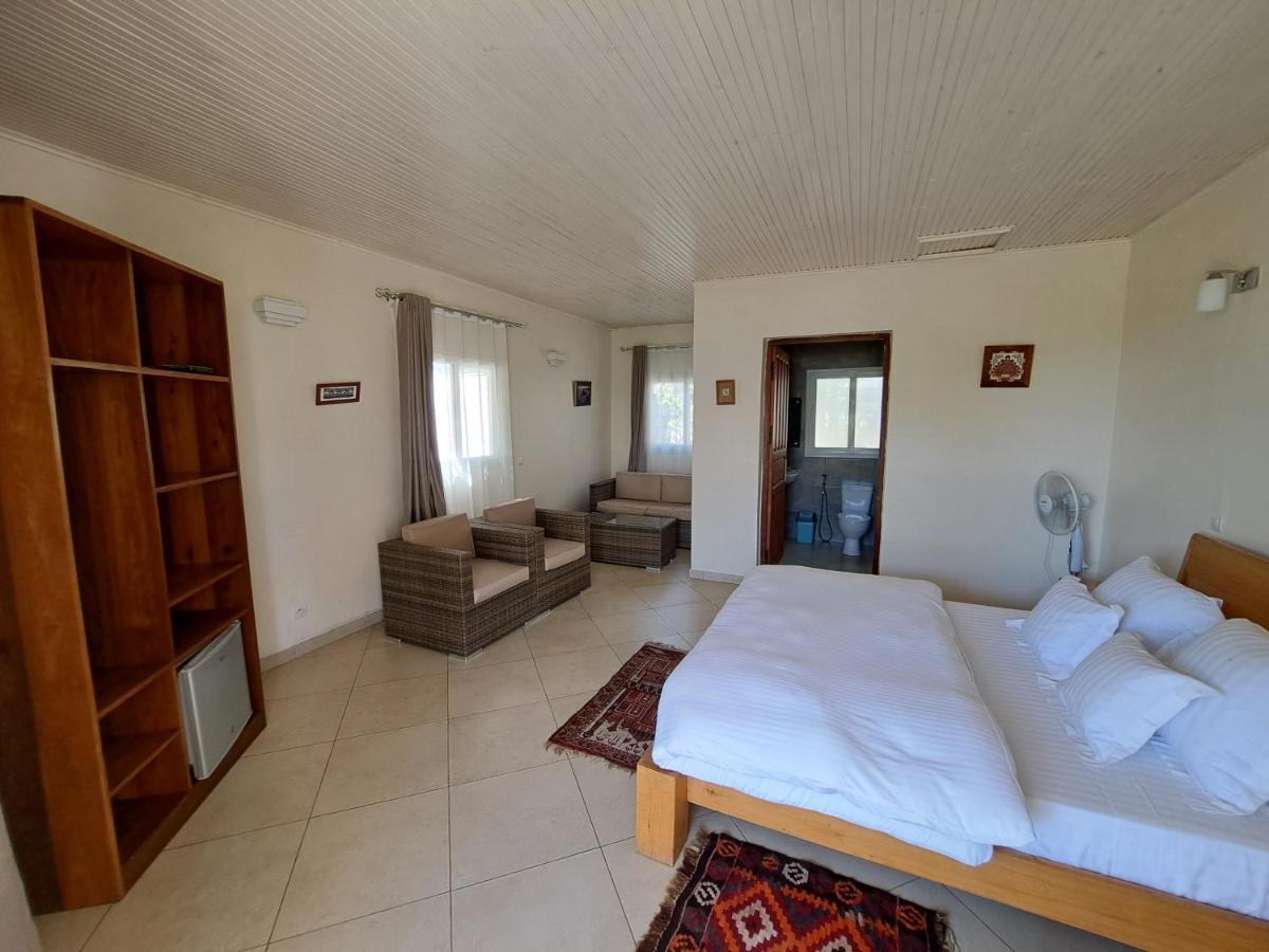 Aux 2 Metis Hotel Toliara Exterior photo