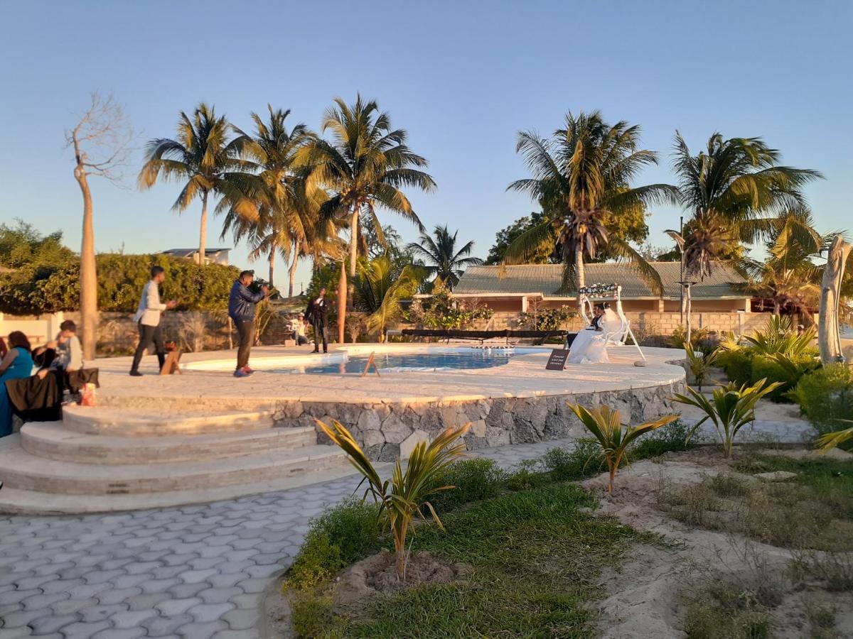Aux 2 Metis Hotel Toliara Exterior photo